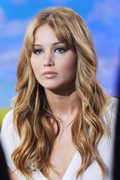 Jennifer Lawrence Attends GMA in Retro Holmes & Yang – March 2012