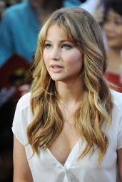 Jennifer Lawrence Attends GMA in Retro Holmes & Yang – March 2012