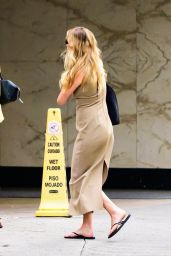 Jennifer Lawrence Attends ‘Ta-Da!’ Opening in Flip-Flop Chic – NYC July 2025
