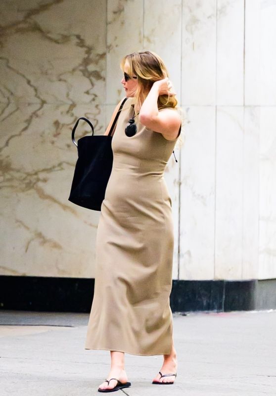 Jennifer Lawrence Attends ‘Ta-Da!’ Opening in Flip-Flop Chic – NYC July 2025