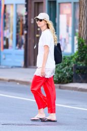 Jennifer Lawrence Layers Lace Over Linen in NYC Street Style Moment – July 2025