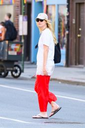Jennifer Lawrence Layers Lace Over Linen in NYC Street Style Moment – July 2025