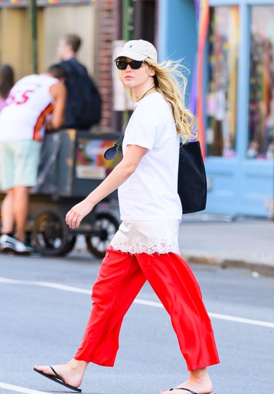 Jennifer Lawrence Layers Lace Over Linen in NYC Street Style Moment – July 2025