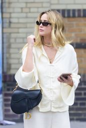 Jennifer Lawrence Steps Out in Monochrome Ease for NYC Dinner Date