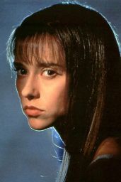 Jennifer Love Hewitt’s White Tank Terror in 1997 Slasher Promo