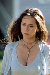 Jennifer Love Hewitt’s White Tank Terror in 1997 Slasher Promo