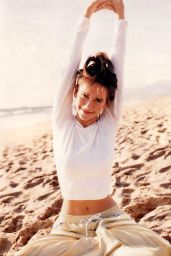 Jennifer Love Hewitt Unveils Whiplash Chic in 1997 Beach Shoot