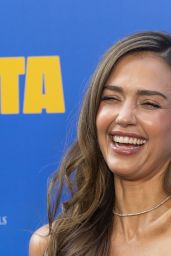 Jessica Alba Unveils Chic Drama at "Evita" London Opening