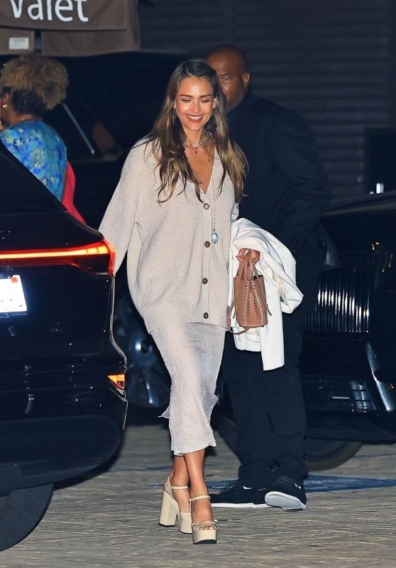 Jessica Alba Unveils Cozy-Chic for Nobu Dinner