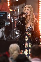 Jessica Simpson Performs Floral Noir at TODAY’s Citi Concert Series NYC