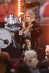 Jessica Simpson Performs Floral Noir at TODAY’s Citi Concert Series NYC