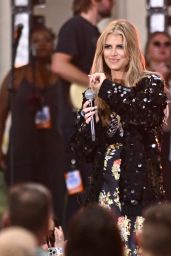 Jessica Simpson Performs Floral Noir at TODAY’s Citi Concert Series NYC