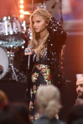 Jessica Simpson Performs Floral Noir at TODAY’s Citi Concert Series NYC