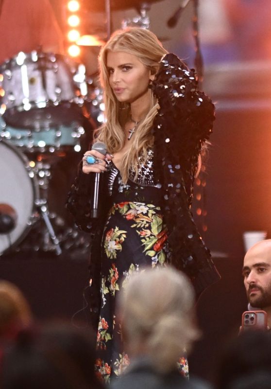 Jessica Simpson Performs Floral Noir at TODAY’s Citi Concert Series NYC