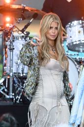 Jessica Simpson Performs on NBC