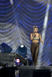 JoJo Electrifies Wawa Welcome America Concert with High-Energy Performance