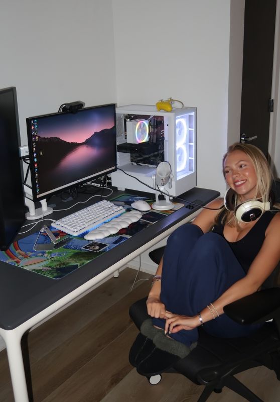 Jordyn Jones Unveils Epic Desk "Highlights" Mat, July 2025