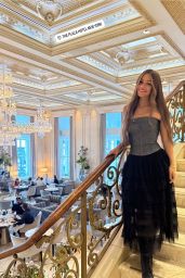 Juliah Molinari: Summer Style Versatility, From Sun-Kissed Lounging to City Chic