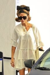 Kate Beckinsale Visibly Upset in Beverly Hills