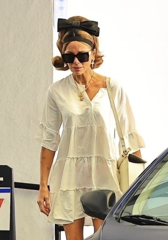 Kate Beckinsale Visibly Upset in Beverly Hills