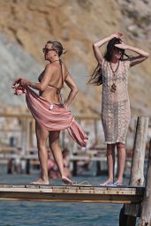 Kate Hudson & Dakota Johnson: Ibiza