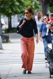 Katie Holmes Strolls NYC, Mastering Cozy-Cool Street Style
