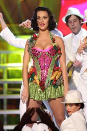 Katy Perry’s Fruit-Flecked Fantasy at the 2009 Grammy Awards