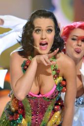Katy Perry’s Fruit-Flecked Fantasy at the 2009 Grammy Awards