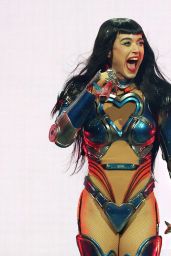 Katy Perry Unleashes Cyber Couture at The Kia Forum – July 2025