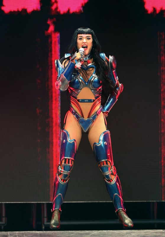 Katy Perry Unleashes Cyber Couture at The Kia Forum – July 2025