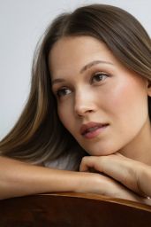 Kelli Berglund Unveils Fresh Portrait Series