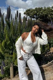 Komal Ilsanker: The Siren Song of Summer Style