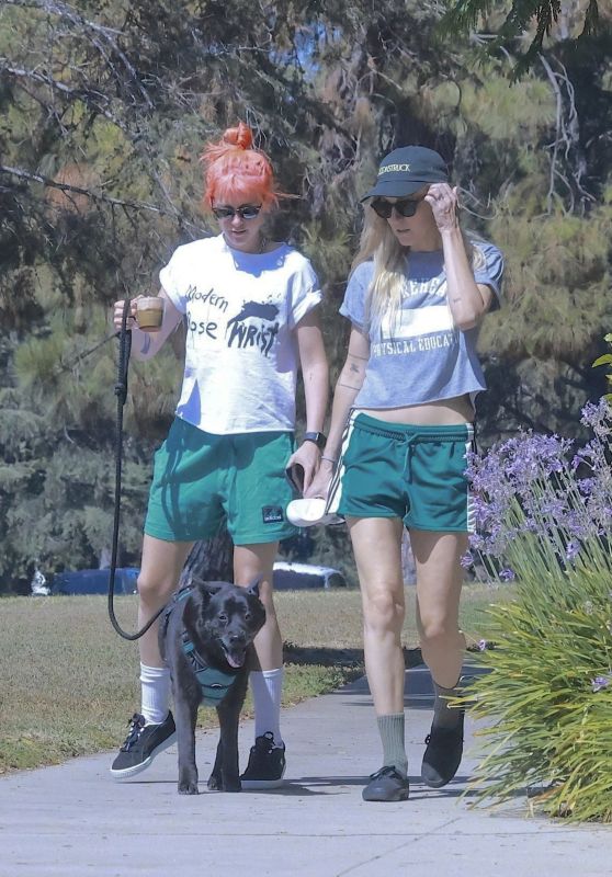 Kristen Stewart, Dylan Meyer, Dog Walk Style
