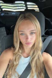 Kyla Dodds: Effortless Charm in Casual Summer Moments
