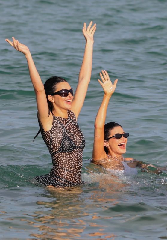 Kylie & Kendall Jenner