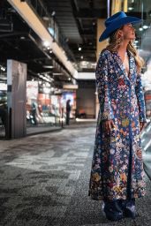 Lainey Wilson Unveils "Tough as Nails" Exhibition in Nashville