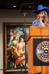 Lainey Wilson Unveils "Tough as Nails" Exhibition in Nashville