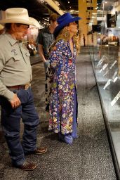 Lainey Wilson Unveils "Tough as Nails" Exhibition in Nashville