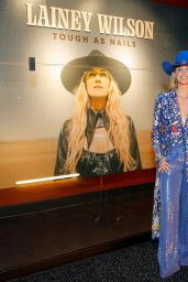 Lainey Wilson Unveils "Tough as Nails" Exhibition in Nashville