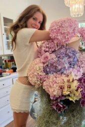 Lana Del Rey Debuts Vintage Romance in Cotton Candy LA