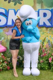 Laura Tobin Embraces Playful Charm at 'Smurfs' Gala