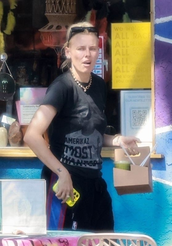 Lauren Wasser Steps Out in Graphic Tee for Los Feliz Sunday – July 2025