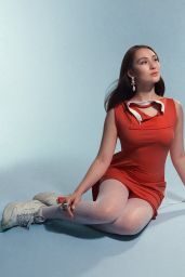 Lola Tung: Cosmopolitan UK Unveils Summer
