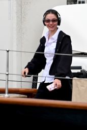 Madelyn Cline Leaves “Day Drinker” Set in Monochrome Ease – Spain 2025