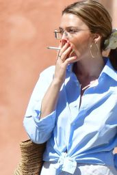 Maggie Rogers Embraces Laid-Back Chic in Venice – July 9, 2025