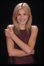 Mandy Moore Channels Bubblegum Edge at Bayfront Park, 1998