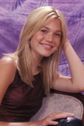 Mandy Moore Channels Bubblegum Edge at Bayfront Park, 1998
