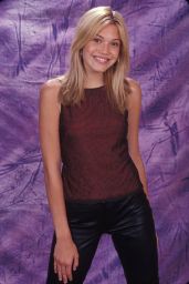 Mandy Moore Channels Bubblegum Edge at Bayfront Park, 1998