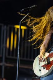 Maren Morris Delivers Rock-Chic Energy in Quebec