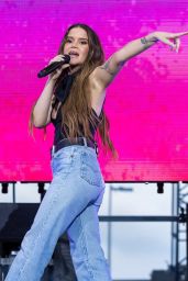 Maren Morris Delivers Rock-Chic Energy in Quebec